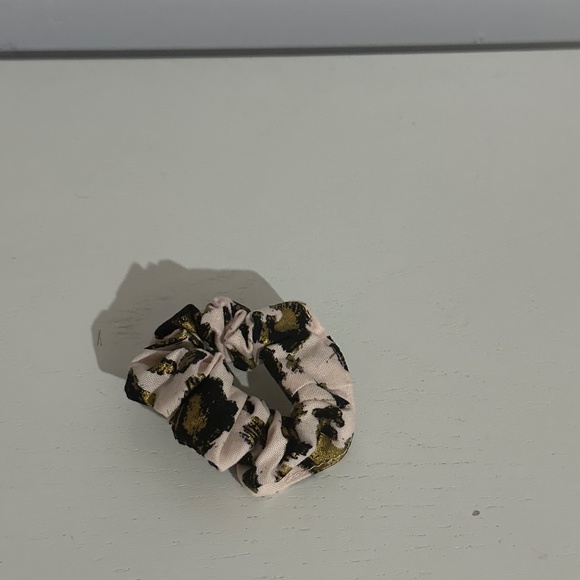 Cute pink leopard print, animal print, pretty small scrunchie - Picture 1 of 4